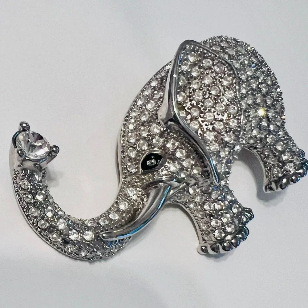 Vintage Figural Elephant Brooch‎ Pin 4" Trunk Up Rhinestones Silver Tone Safari - Picture 3 of 8